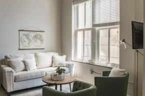 Modern Apartment Downtown in Skywalk with Rooftop